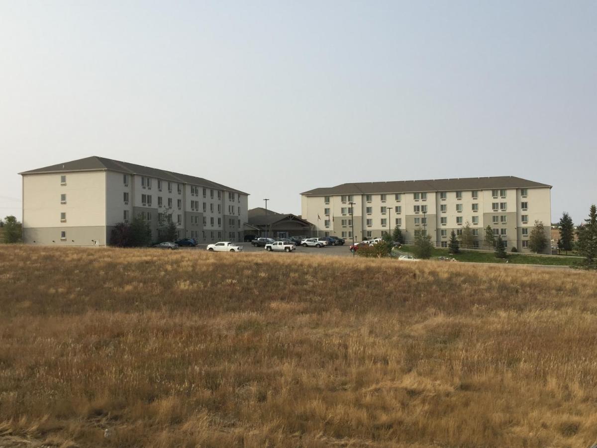 Bakken Airport Xwa Hotel & Studios Уиллистон Экстерьер фото