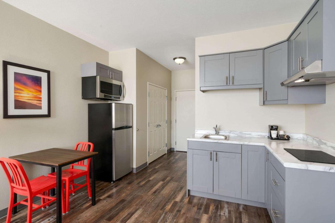 Bakken Airport Xwa Hotel & Studios Уиллистон Экстерьер фото
