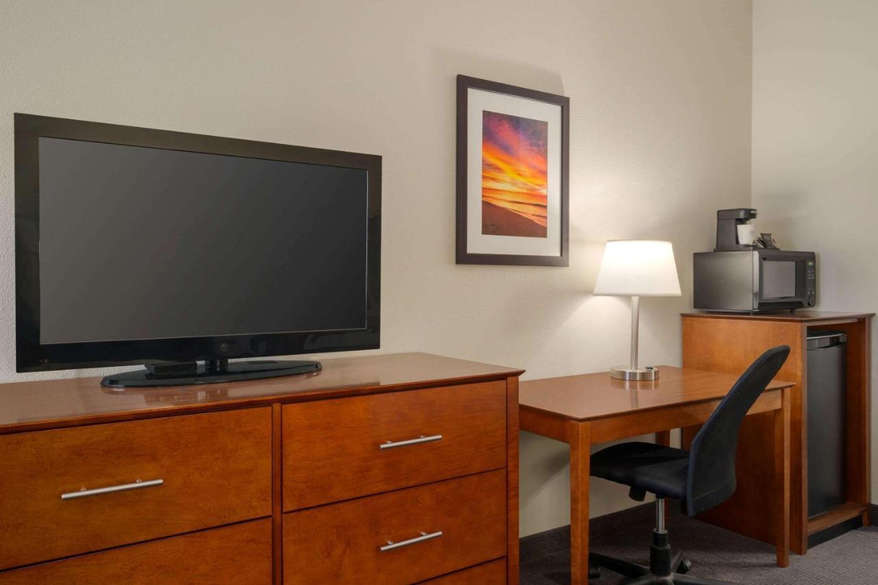 Bakken Airport Xwa Hotel & Studios Уиллистон Экстерьер фото