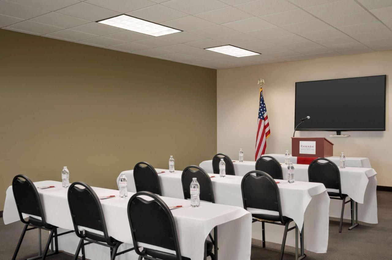 Bakken Airport Xwa Hotel & Studios Уиллистон Экстерьер фото