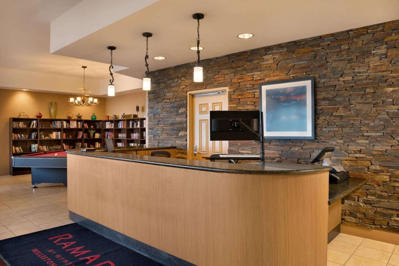 Bakken Airport Xwa Hotel & Studios Уиллистон Экстерьер фото