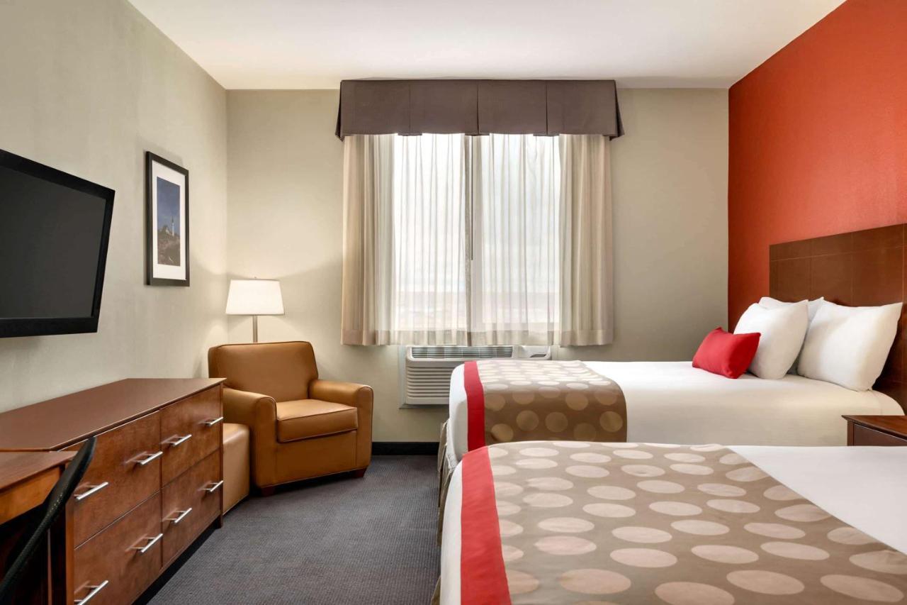 Bakken Airport Xwa Hotel & Studios Уиллистон Экстерьер фото