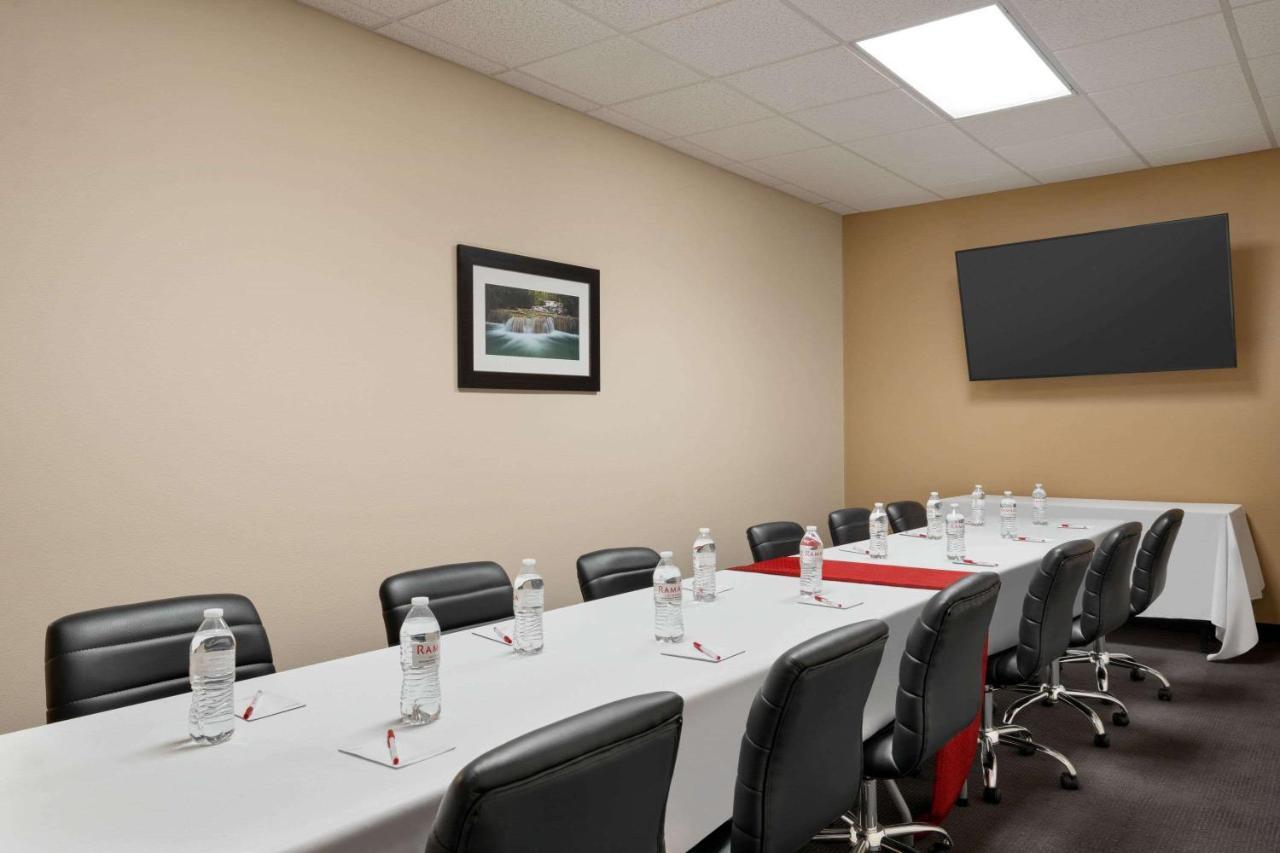 Bakken Airport Xwa Hotel & Studios Уиллистон Экстерьер фото