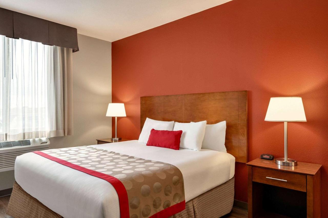 Bakken Airport Xwa Hotel & Studios Уиллистон Экстерьер фото