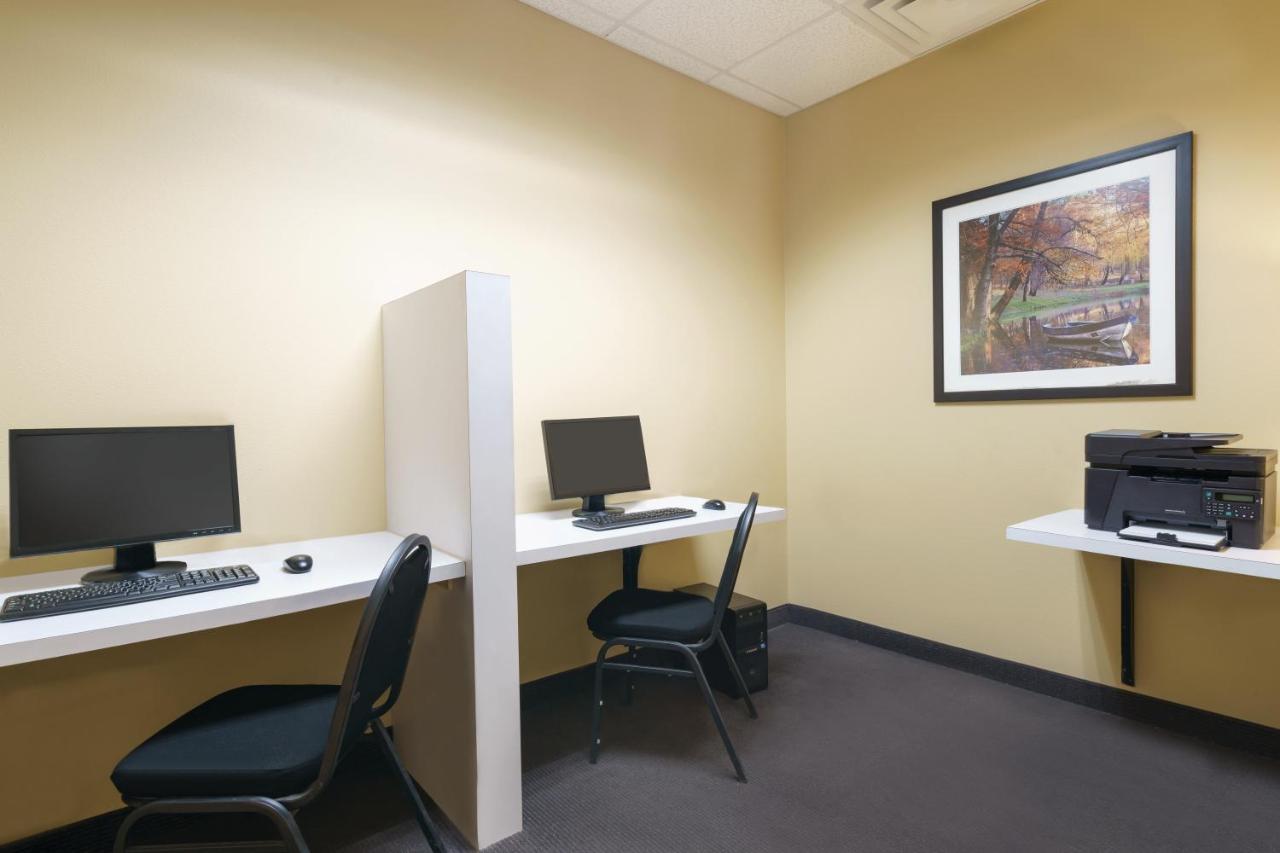 Bakken Airport Xwa Hotel & Studios Уиллистон Экстерьер фото