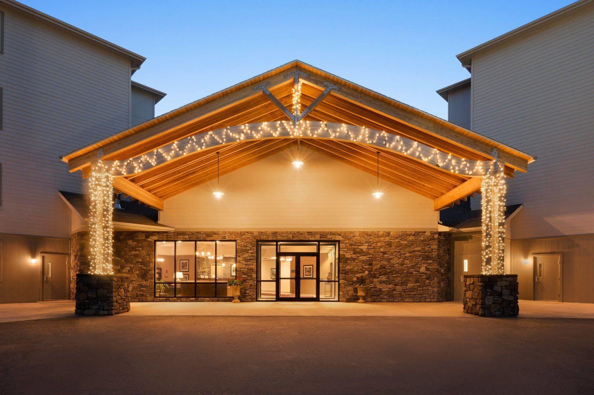 Bakken Airport Xwa Hotel & Studios Уиллистон Экстерьер фото